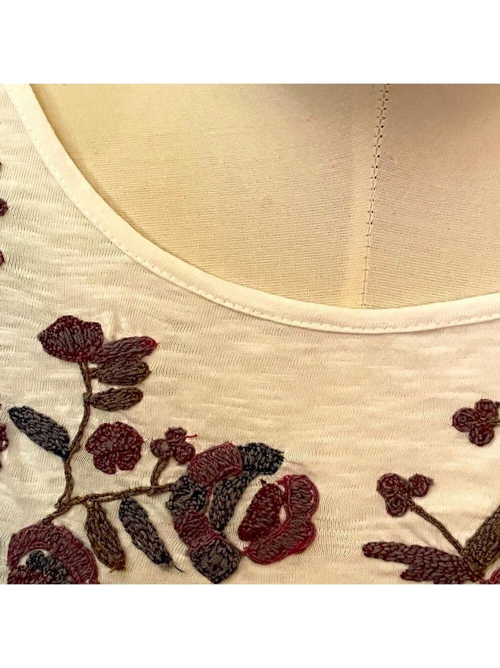 Embroidered Floral Top - Picture 3 of 6